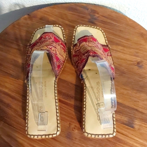 Andre Assous Womens Red Embroidered boho Handmade Spain SANDAL Slides Sz.7 - Picture 3 of 9